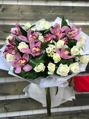 Букет цветов из: Розы и Хризантемы в Конышёвке