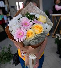 Букет цветов из:  Герберы, Розы и Хризантемы в Конышёвке
