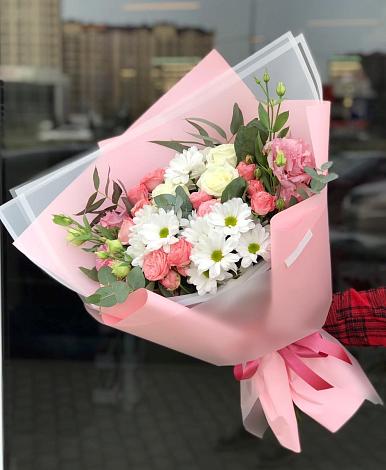 Букет цветов из: Розы, Лизиантусы и Хризантемы в Конышёвке